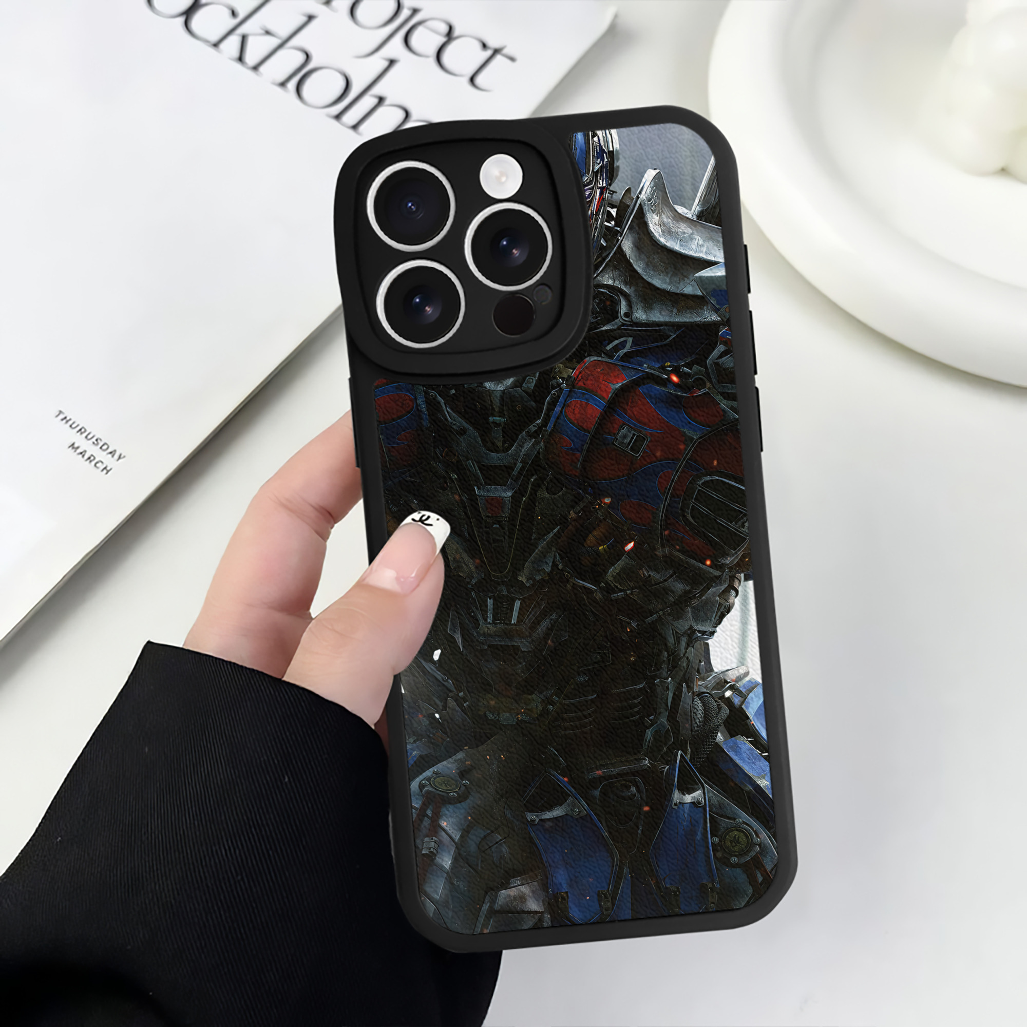 （画像用） Transformers トランスフォーマー 【iPhone 16シリーズ対応】シリコンスマホケース（レザー調） 材質：シリコン